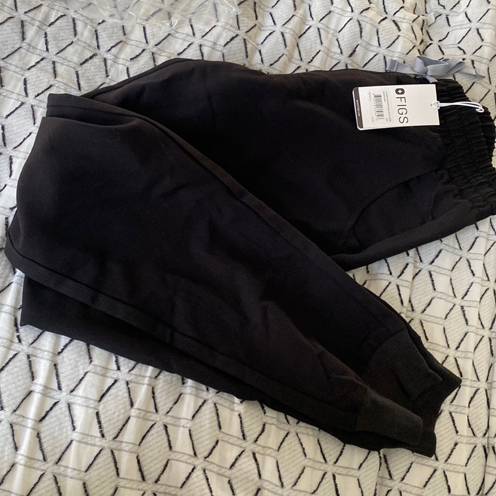 Figs scrubs. brand new with tags. XXS petite black joggers.